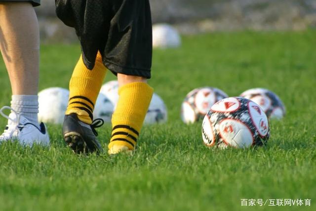 记者：曼联、利物浦有意艾纳维，罗马要价至少3500万欧
